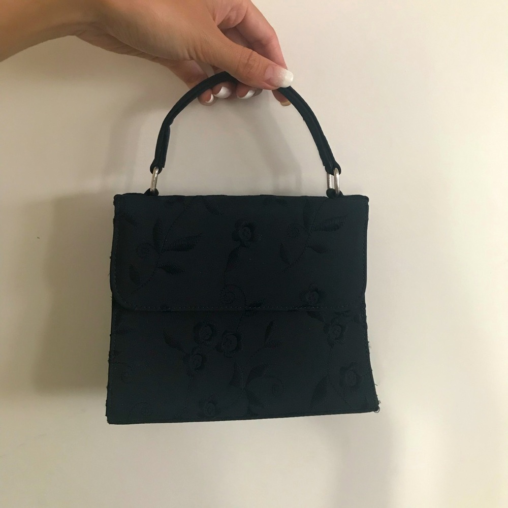 Embroidered purse with convertible strap